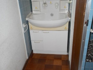 廊下に洗面台だけ置かれていました