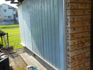重い雨戸を開け閉めされていました