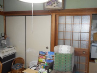 ガラス戸があった和室