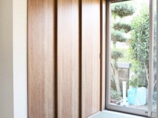 収納はパナソニックの木製建具を使用